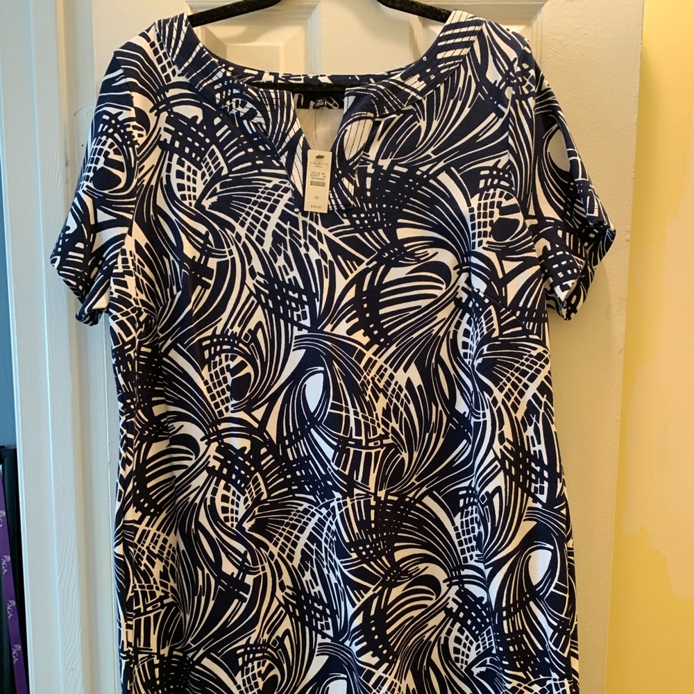 Navy/White short sleeve summer dress.